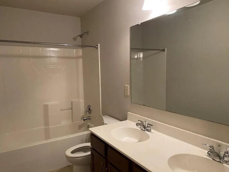 Building Photo - 1030 Delo Ln
