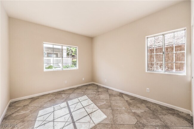 Building Photo - 337 Seine Way