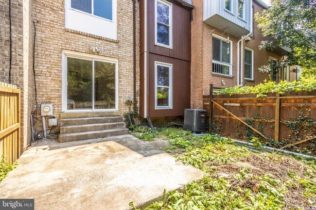 Building Photo - 7429 Mill Run Dr