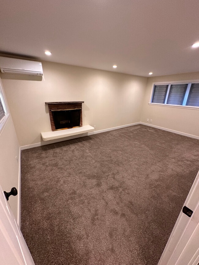 Building Photo - 2405 SW 106th St