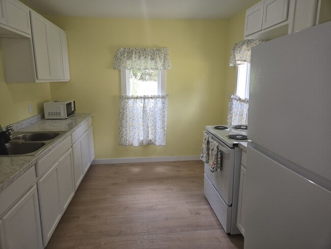 Building Photo - 819 Gene Alley