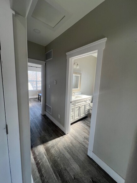 Building Photo - 1336 White Ave