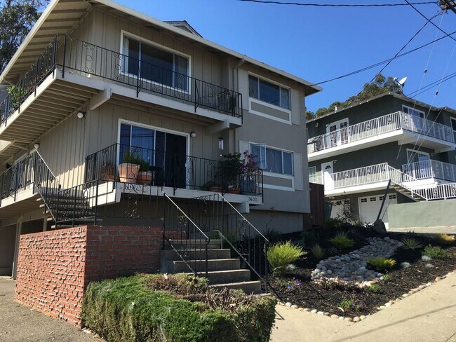 Building Photo - 3600 Crestmoor Dr