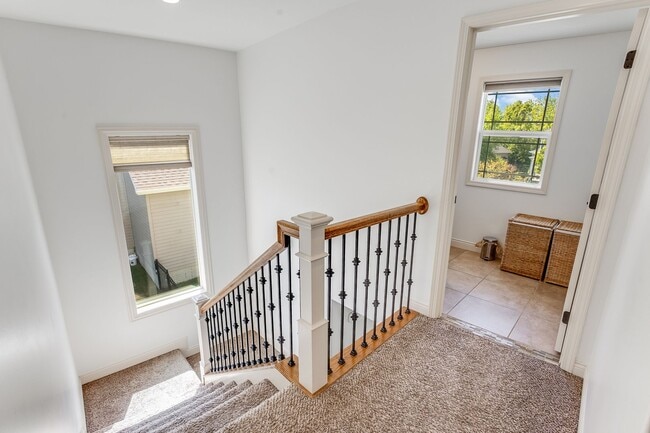 Building Photo - LUXURY 5 BEDROOM HOME AVAILABLE IN MAHOMET