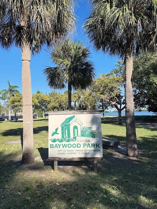 Building Photo - 811 NE 70th St