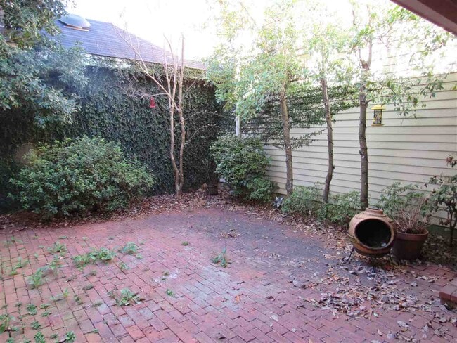 Building Photo - 255 Eastbrooke St