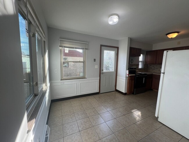 Building Photo - 2 Bedroom Townhome in Grandview!!