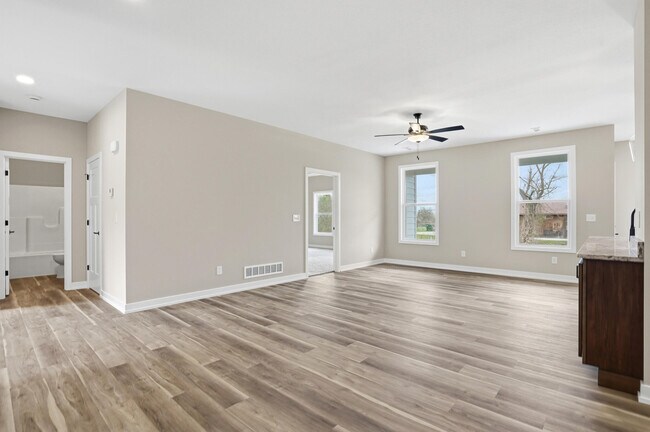 Building Photo - 1044 Stonehaven Dr