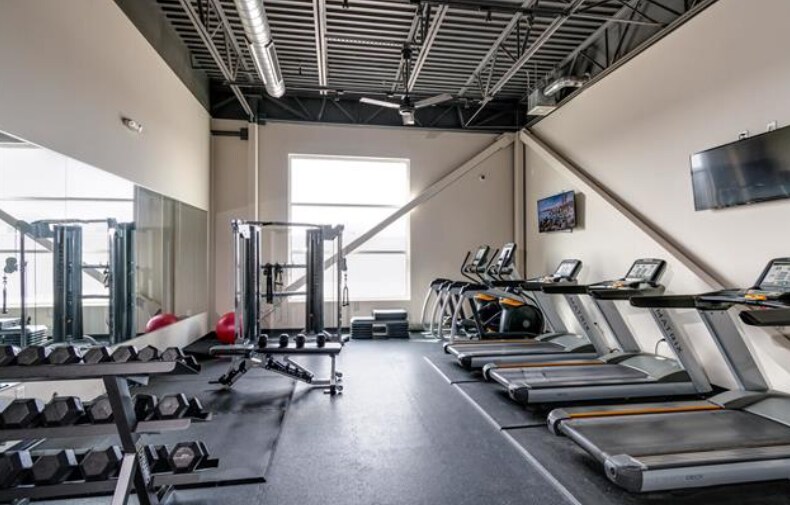 Building Photo - 803 E Mifflin St