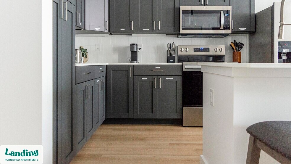 Building Photo - 650 N Main St