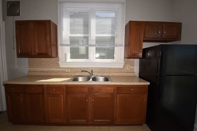 Building Photo - Spacious 2 bedrooms with their own bathroom suite