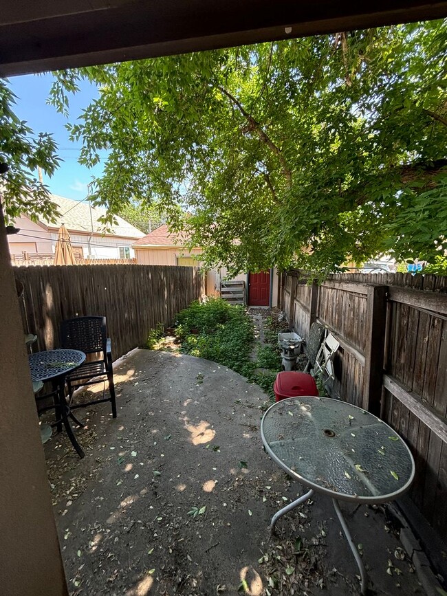Building Photo - Updated 1 Bed/1 Bath Duplex in Lohi