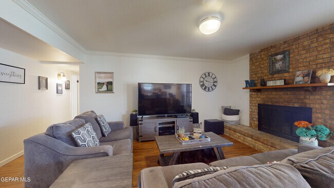 Building Photo - 453 El Camino Dr