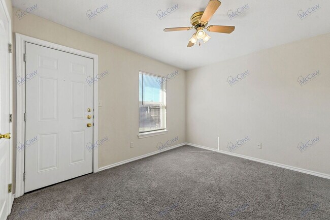 Building Photo - 10275 Aurora Dr