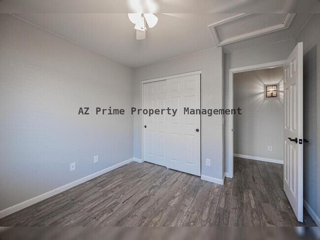 Building Photo - 1633 E Beautiful Ln