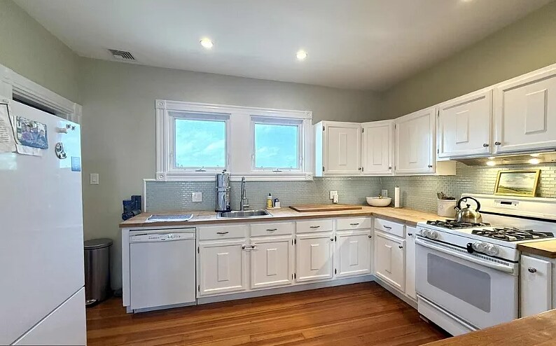 Building Photo - 14 Saint Martin St