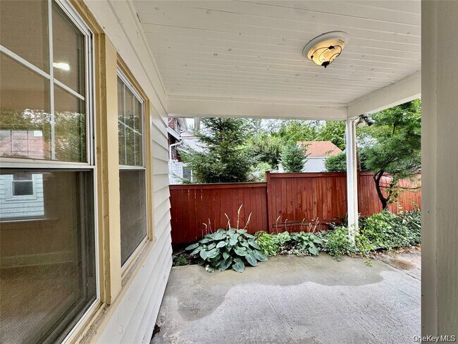 Building Photo - 73 Watkins Ave