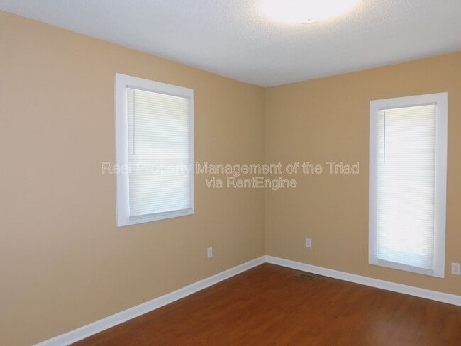 Building Photo - 164 Riverside Dr