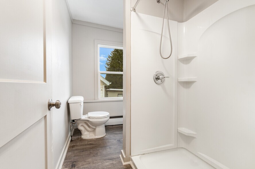 Building Photo - 324 Armstrong St