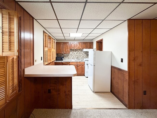 Building Photo - 329 1/2 Main Street Unit 1