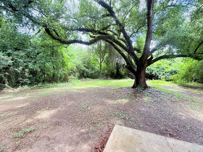 Building Photo - Cozy 2-Bedroom Cottage - Northeast Pensacola