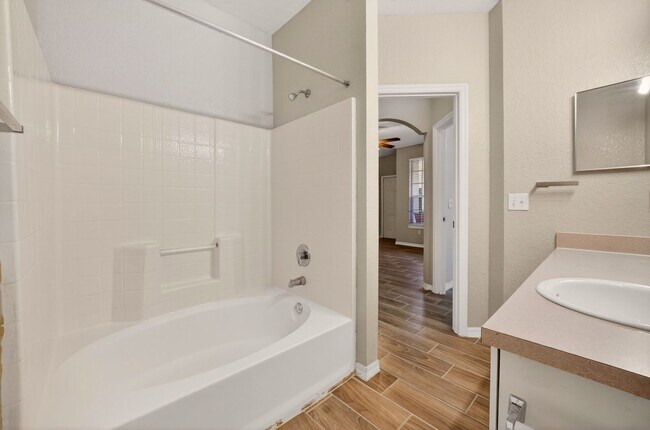 Building Photo - Crescent Place - 16-104