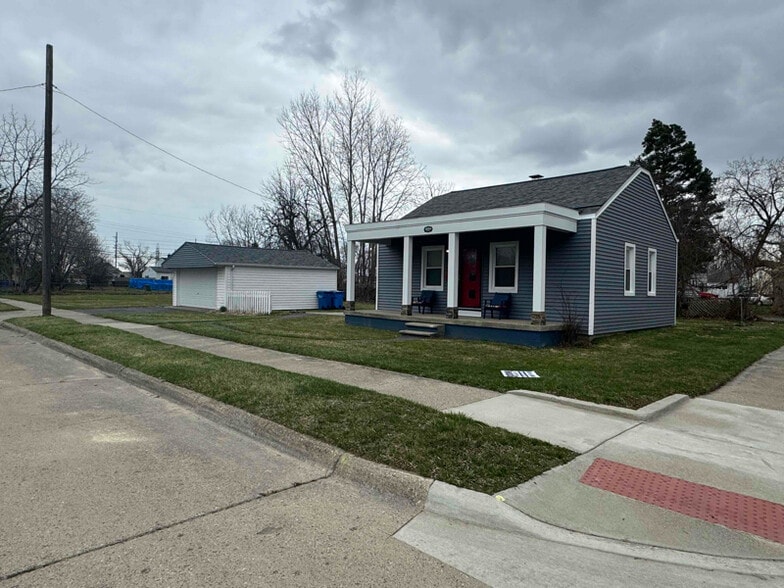 Building Photo - 12214 Louisiana Ave