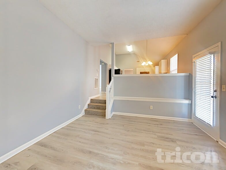 Building Photo - 1100 Village Oaks