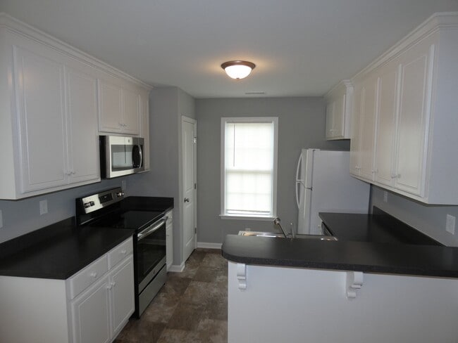 Building Photo - House for Rent -3 bedrooms!