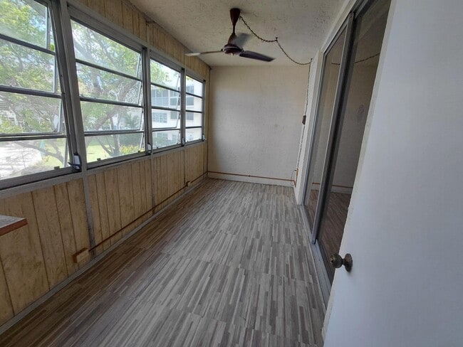 Building Photo - 6850 Royal Palm Blvd