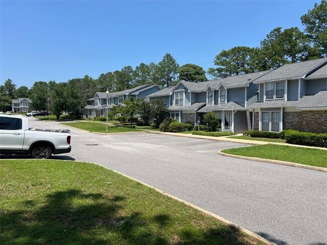 Building Photo - 5900 Grelot Rd