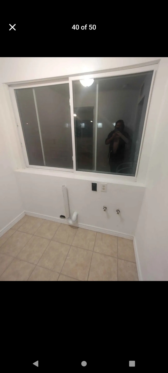 Building Photo - 635 N Nova Rd