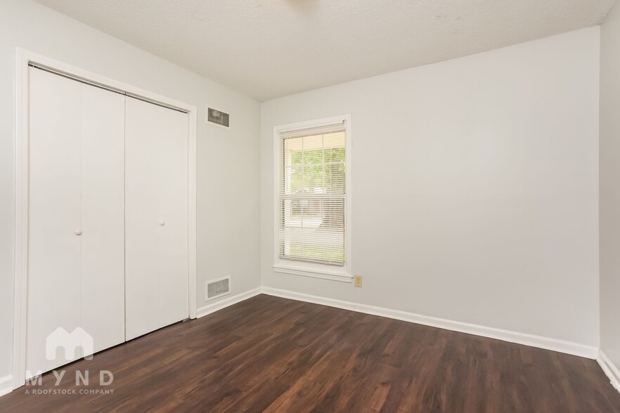 Building Photo - 2274 Ashland Dr
