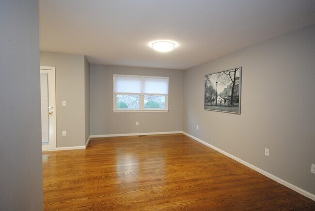 Building Photo - 240 Heritage Dr
