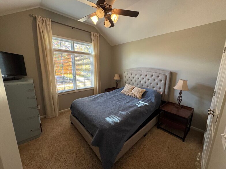 Building Photo - 1380 Stone Creek Dr