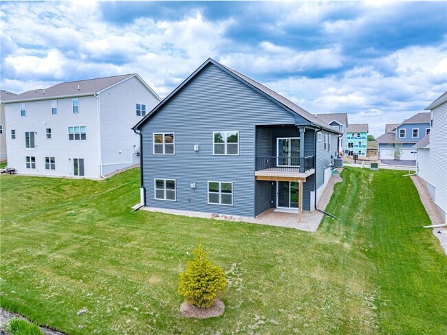 Building Photo - 717 Winterberry Ln