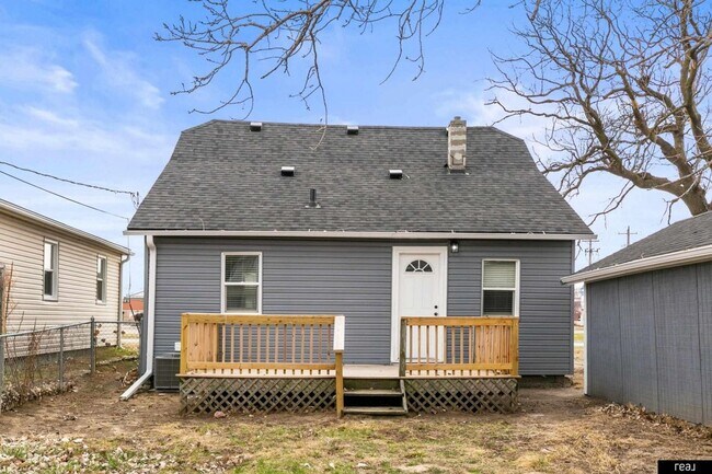 Building Photo - Charming 3-Bedroom Home with Spacious Layout