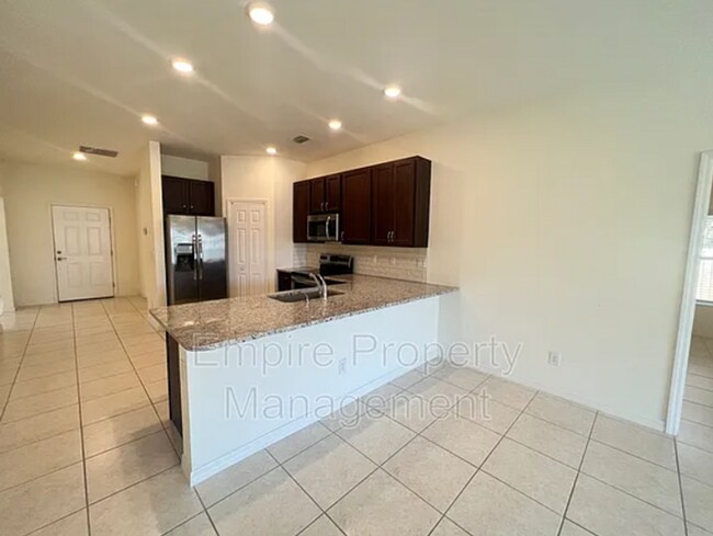 Building Photo - Charming 3 Bed 2 Bath with Screened Lanai in North Port