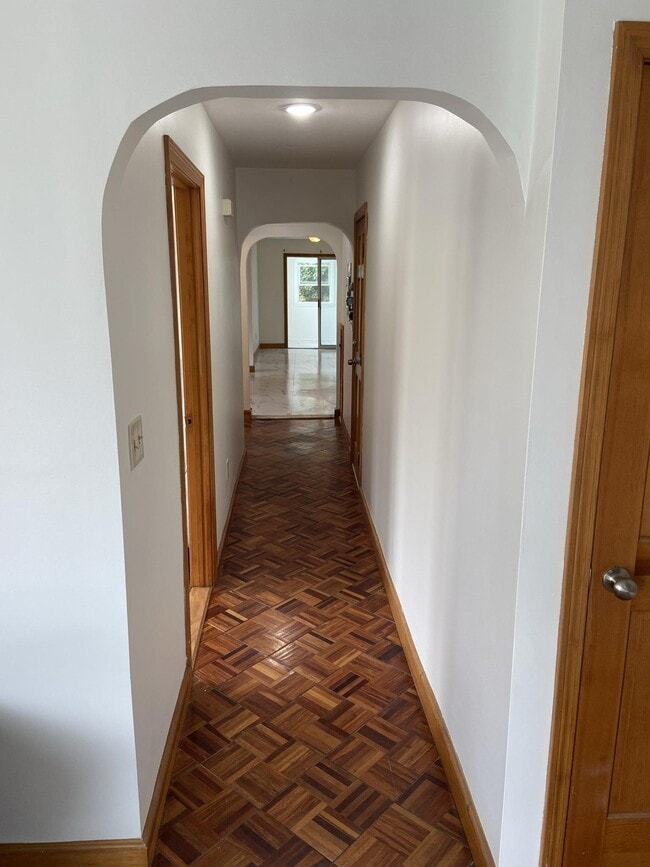 Building Photo - 93 Glen St