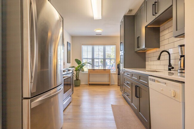 Building Photo - READY SOON! Beautifully Updated 3BR/2BA Ho...