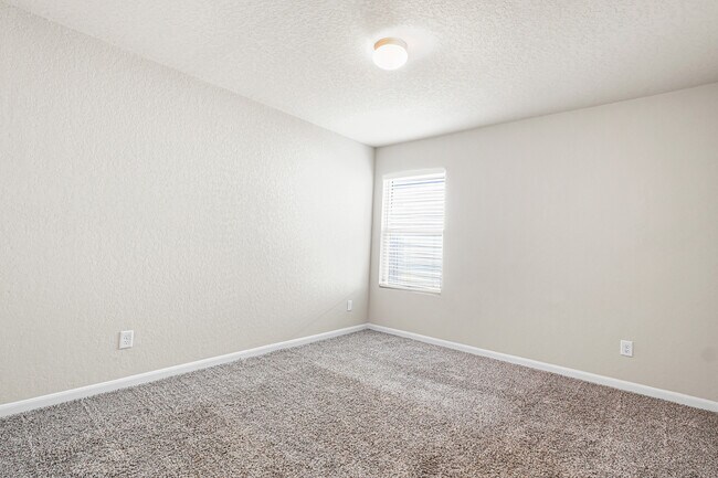 Building Photo - 7039 Diamond Vly