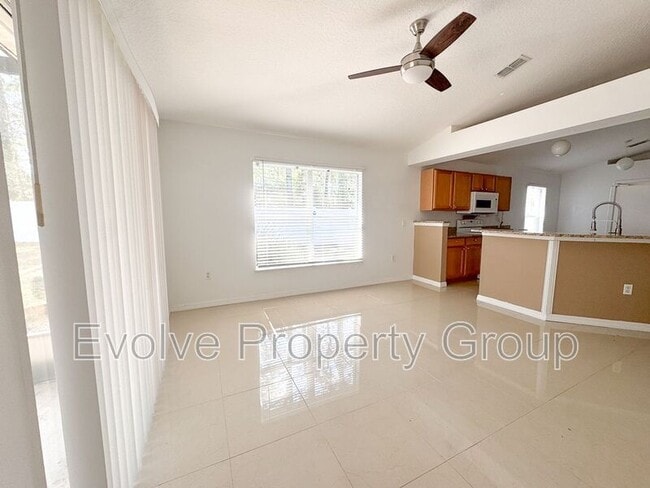 Building Photo - 21 Llanes Pl