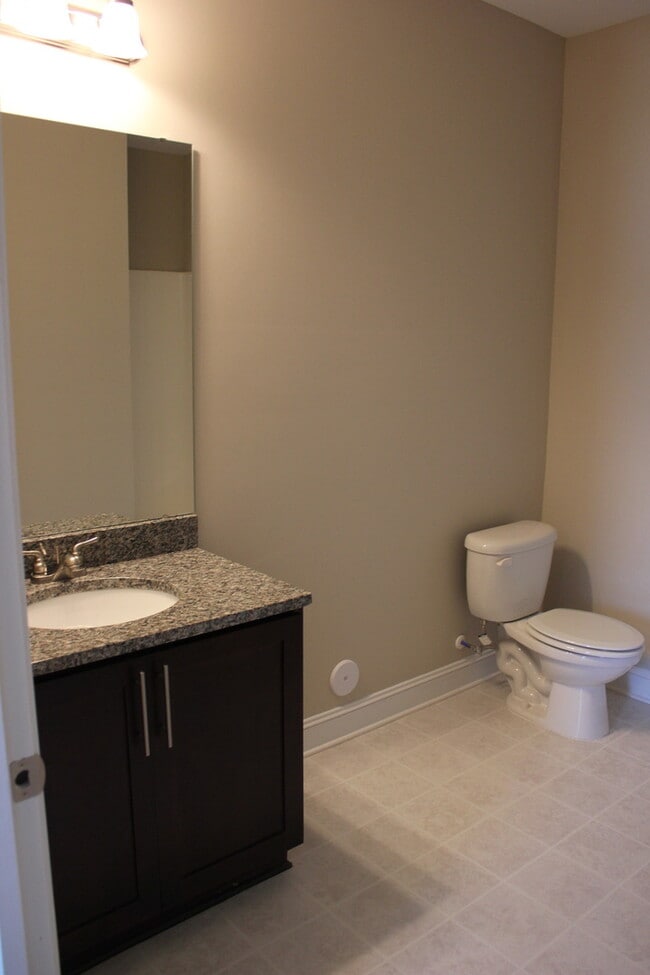 Building Photo - 2 Bedroom, 2 Bath Apartment for Rent