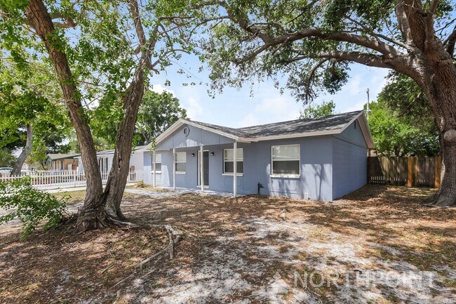 Building Photo - 4 BR/2BA | Newly Renovated Single Family Home |  Fenced backyard!