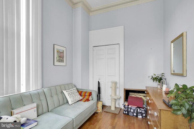 Building Photo - 3017 W Girard Ave
