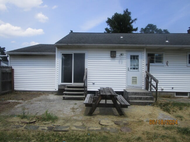 Building Photo - 33 Krug Ct