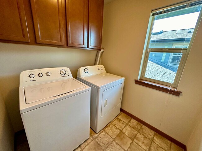 Building Photo - PI5837