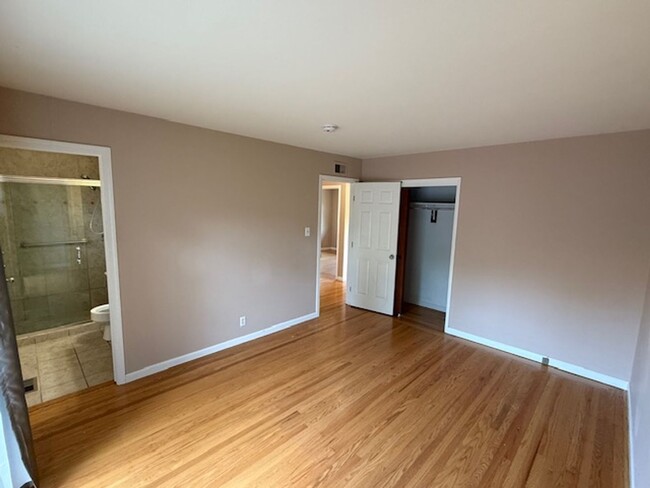 Building Photo - RENTED - 3 Bedroom Ranch Style Home in El ...