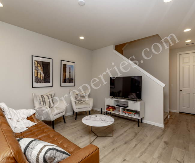 Building Photo - Lovely Tehaleh 3 bedroom