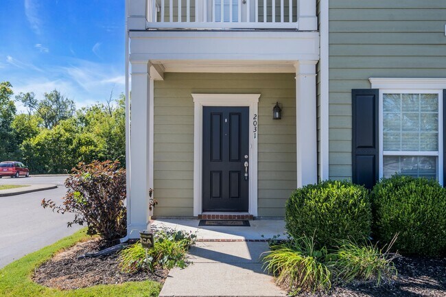 Building Photo - 2031 Hemlock Dr